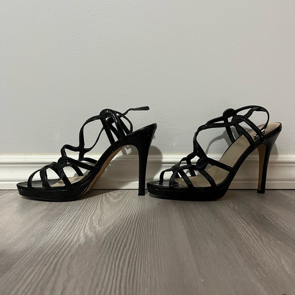 Le Chateau black strappy high heel sandals size 10